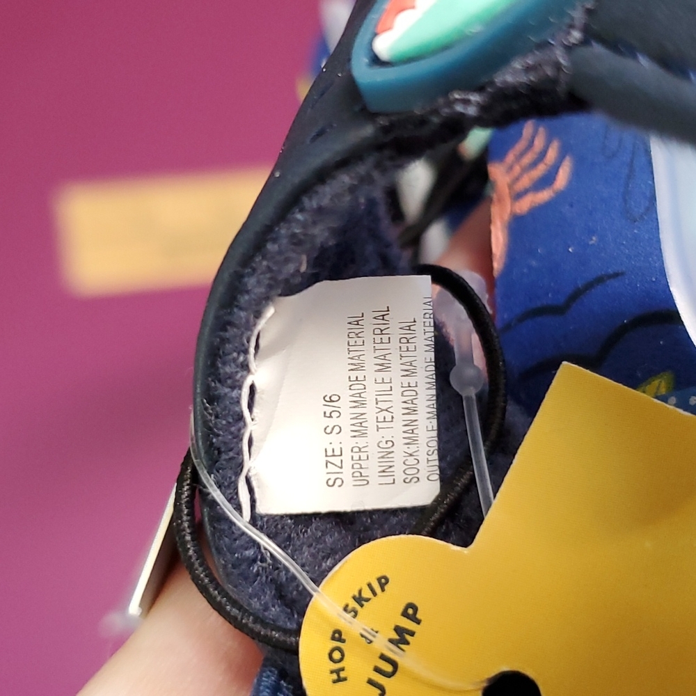 Cat & Jack, baby shark, flip flops/ sandals, navy, size 5/6 - Picture 8 of 8
